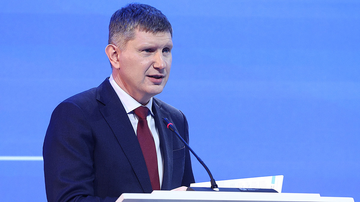 Министр экономического развития РФ Максим Решетников подчеркнул, что компетентные рабочие кадры сейчас главный дефицит в экономике