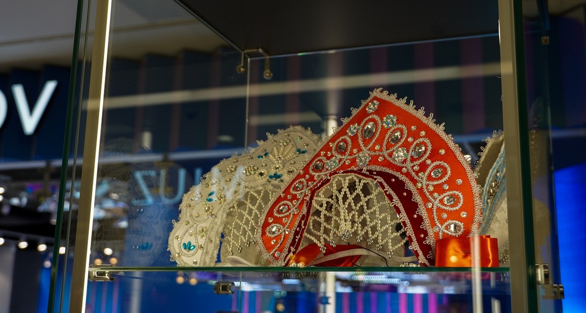 В  2025 г. власти города в пилотном режиме уже открыли pop-up магазин для продажи сувенирной продукции в ТЦ «Невский центр» в рамках другого проекта «Петербургский дизайн»