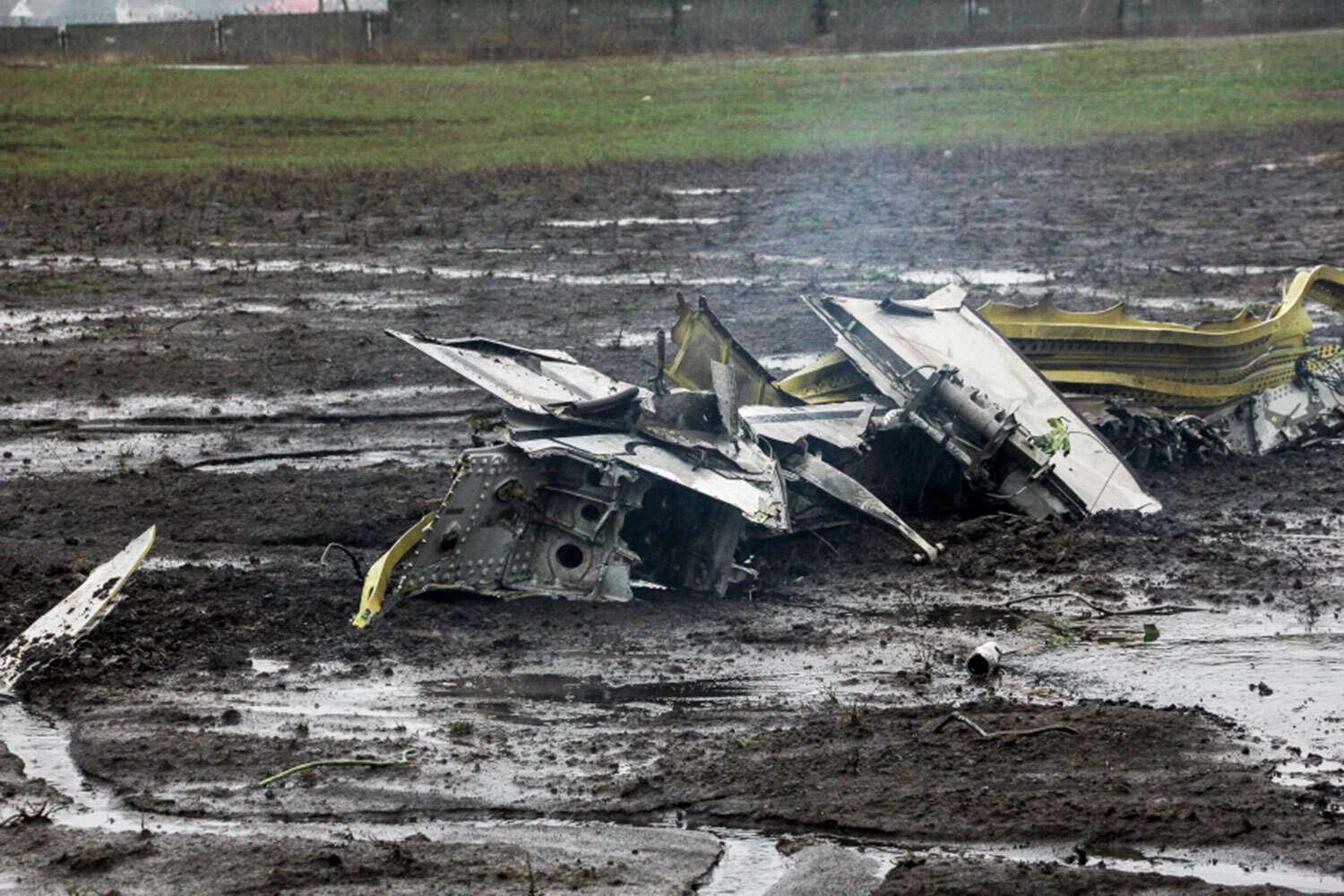 Boeing 737-800 – модель поколения Next Generation, разработанная в 1994 г. и запущенная в производство в 1998-м. Разбившийся самолет поступил в парк Flydubai в 2011 г. Последний углубленный техосмотр борт прошел 21 января 2016 г. в Иордании. На момент катастрофы самолету было пять лет.