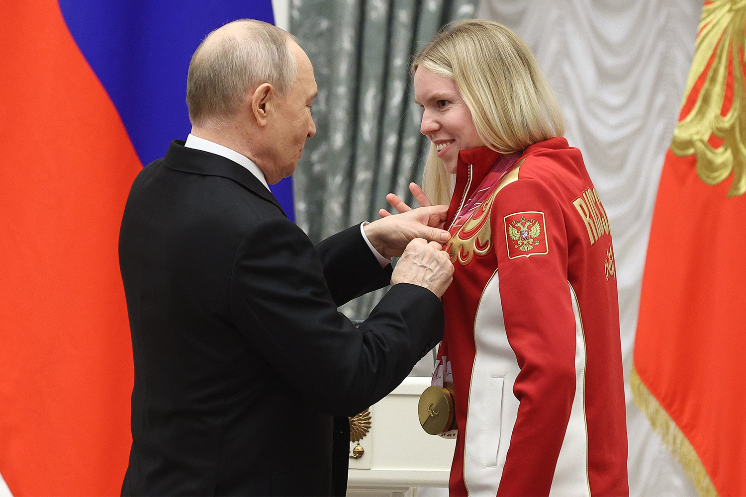 В активе лыжницы Варвары Ворончихиной – две золотые, одна серебряная и одна бронзовая медали. Спортсменка, как и Бугаев, выступала среди атлетов с поражением одной верхней конечности.