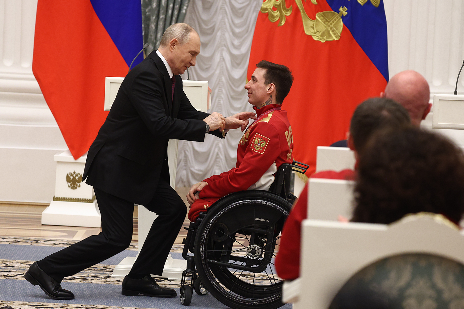 Иван Голубков стал первым в лыжных гонках на 10 км и 20 км сидя. 