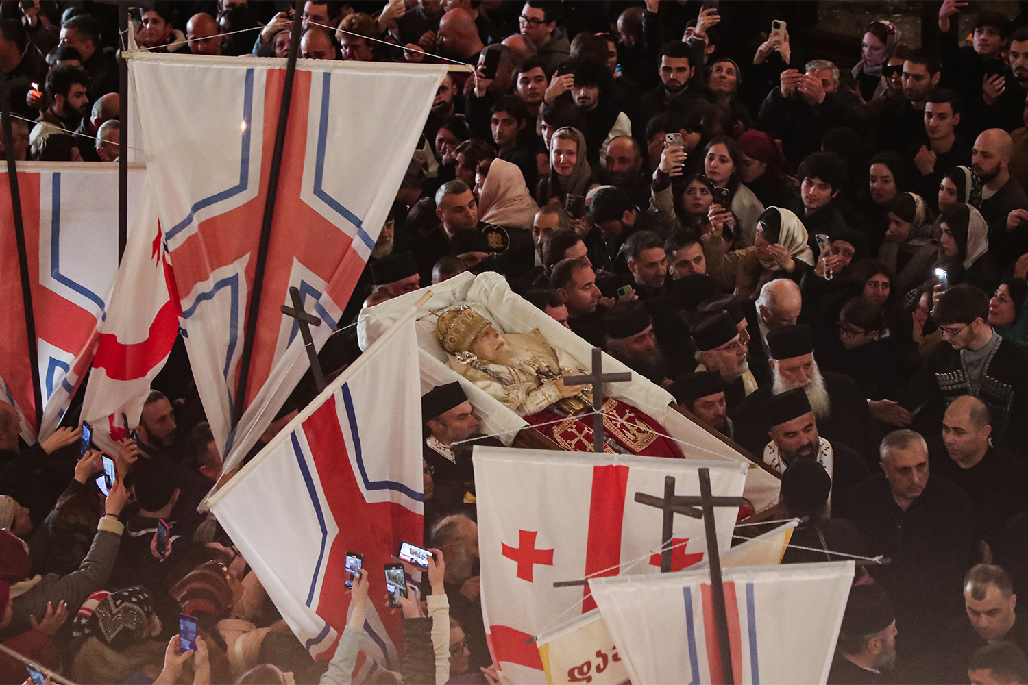 Глава Русской православной церкви патриарх Кирилл выразил соболезнования в связи с кончиной Илии II.