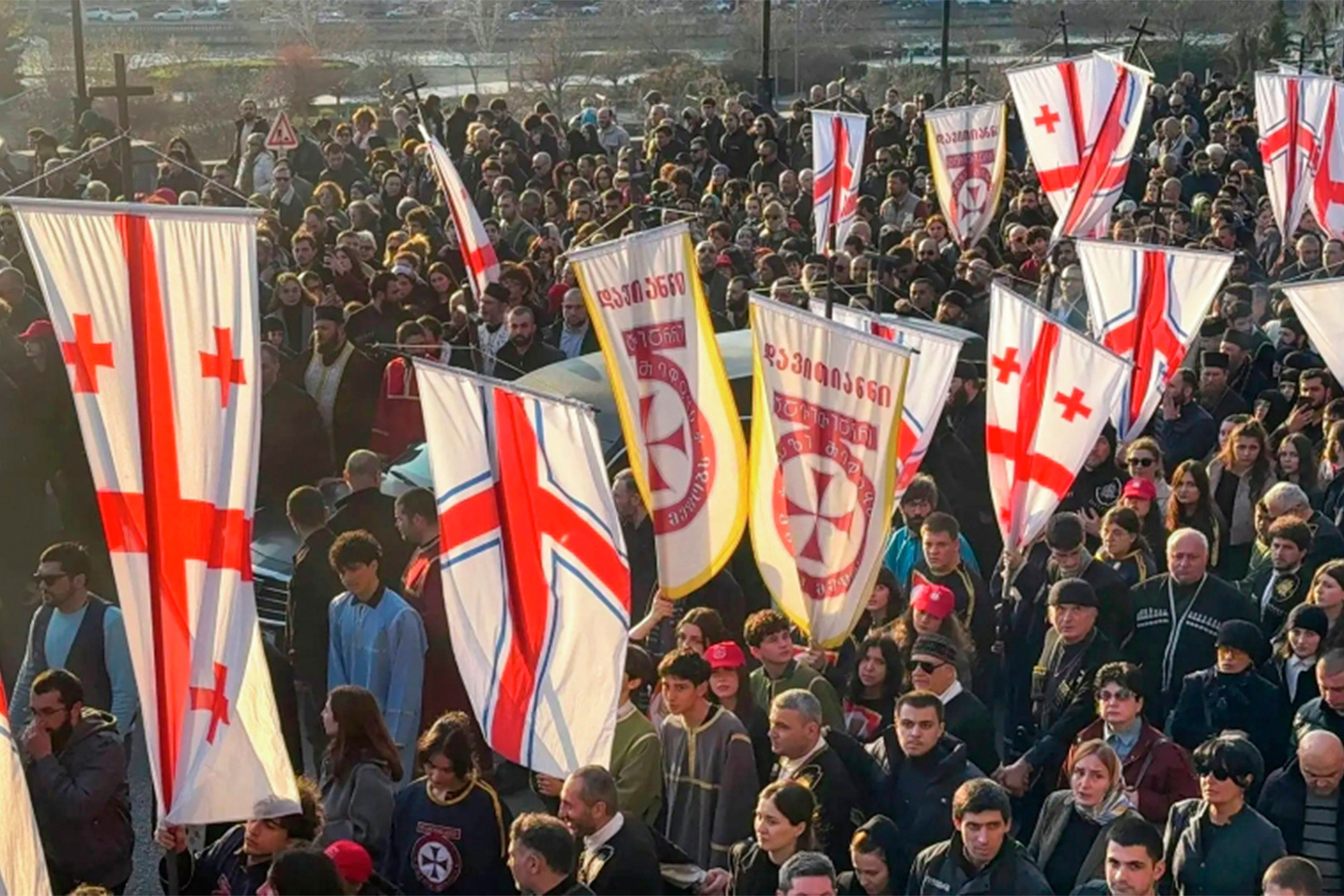 Илия II скончался в результате желудочного кровотечения 17 марта. В этот момент он находился в клинике, куда его доставили после ухудшения самочувствия. Во время лечения патриарха ввели в искусственную кому и подключили к аппарату ИВЛ, но помочь не смогли. По сообщениям министерства здравоохранения Грузии, причиной смерти стало развитие почечной, легочной и сердечной недостаточности.