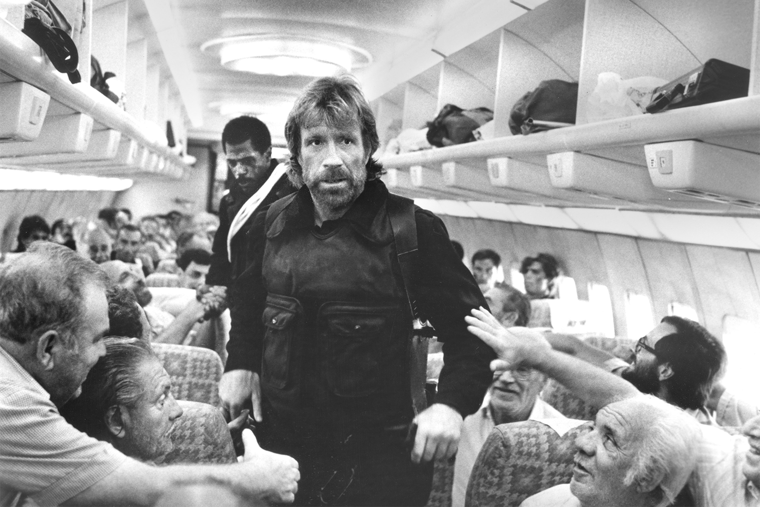 19 марта 2026 г. 86-летнего актера экстренно госпитализировали на Гавайях. По данным издания TMZ, ему потребовалась неотложная медицинская помощь из-за «неназванной чрезвычайной ситуации» на острове Кауаи. Предварительно, ему стало плохо во время тренировки. На следующий день стало известно о смерти Чака Норриса.