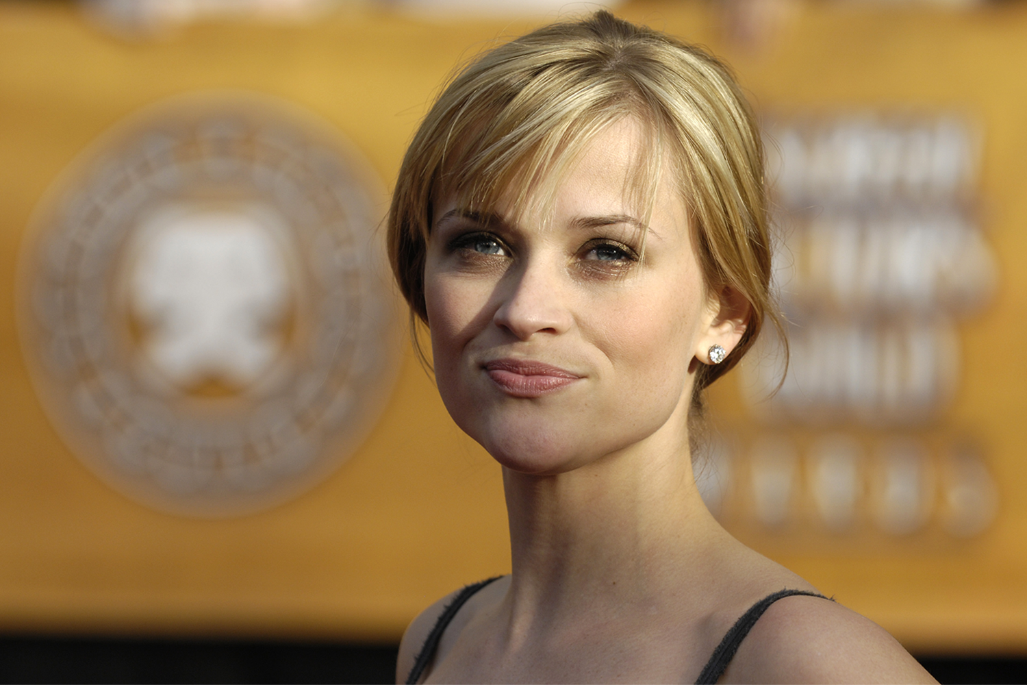 После нескольких ролей в сериалах в 1996 г. Уизерспун предложили сняться сразу в двух фильмах – триллере «Страх» с Марком Уолбергом и драме «Шоссе» с Кифером Сазерлендом. Перед юной актрисой встал выбор: продолжить учебу или бросить университет в надежде стать звездой. В итоге она оставила Стэнфорд ради кино. В 1998 г. Уизерспун сыграла уже три заметные роли, в том числе в фильме «Плезантвиль» с Тоби Магуайром.