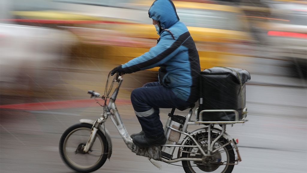 Более низкая динамика зарплат курьеров в Петербурге частично связна с постепенным насыщением рынка