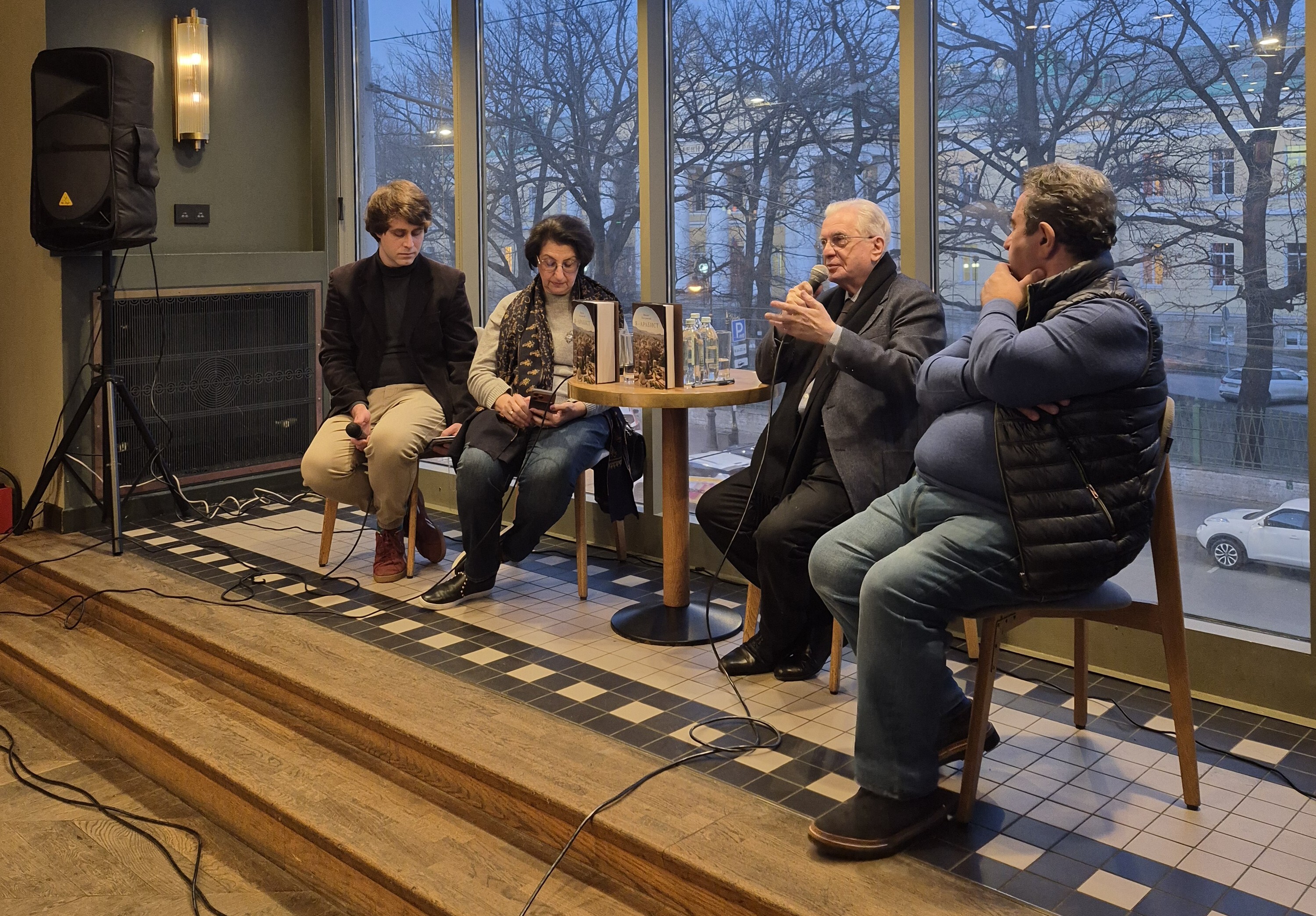 Михаил Пиотровский на автограф-сессии в «Подписных изданиях»