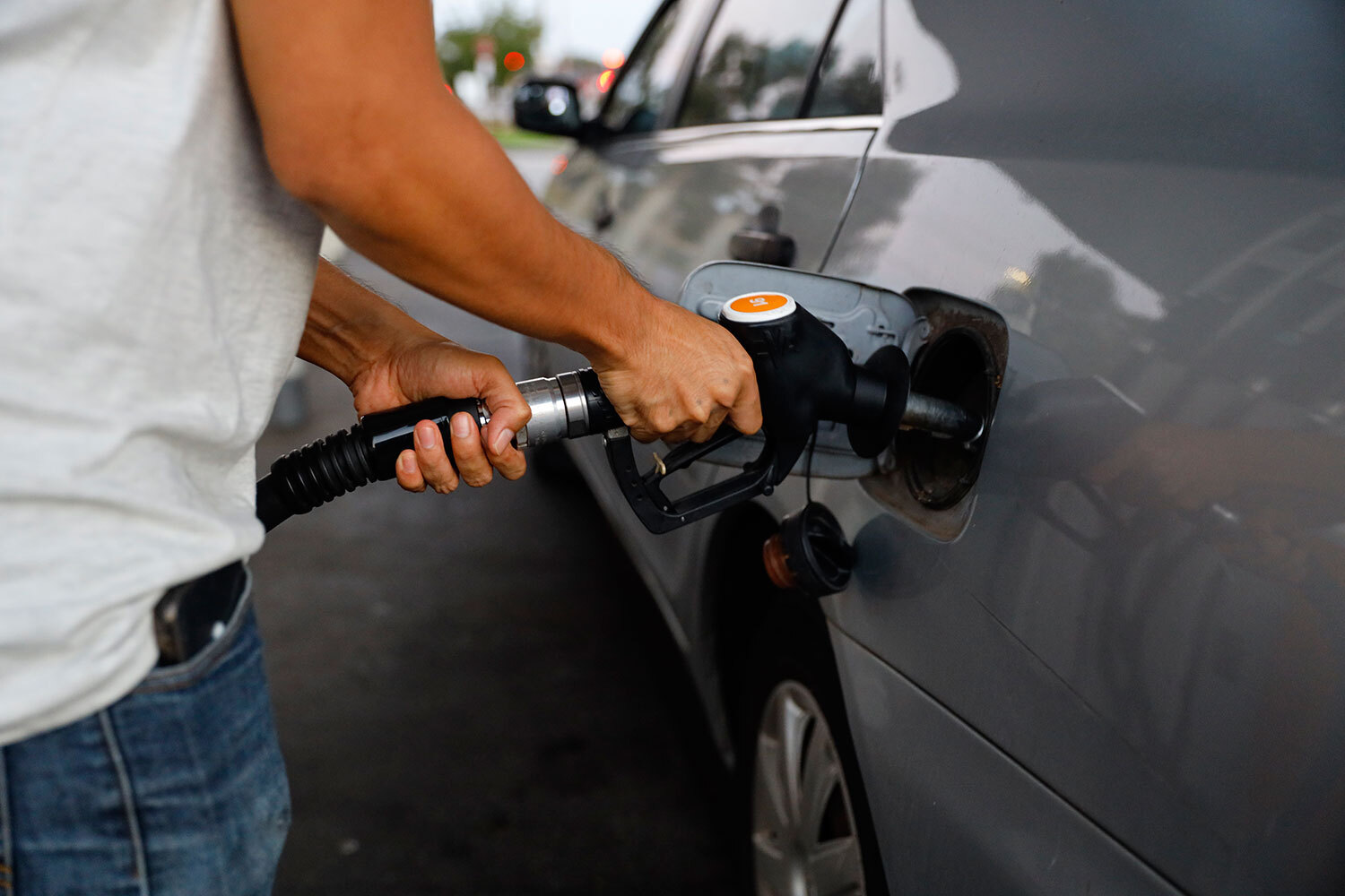 В австралийском штате Виктория бензин закончился на более чем 100 АЗС. На 83 станциях технического обслуживания также не осталось дизельного топлива. По данным Sky News, дефицит был зафиксирован, когда средние цены на топливо Unleaded 91 достигли $2,48 за литр.