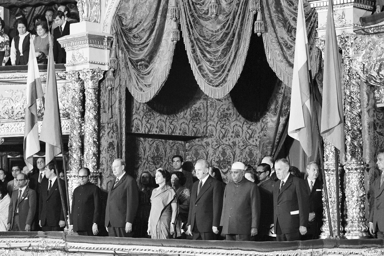 В ходе официального визита в СССР в июне 1976 г. премьер-министр Индии Индира Ганди вместе с председателем Совета министров Алексеем Косыгиным и его заместителем Владимиром Новиковым посмотрела балет «Спящая красавица» в Большом театре. Спектакль, поставленный в редакции Мариуса Петипа, исполнялся артистами Театра оперы и балета имени С.М. Кирова и включал знаменитые сцены «Розарий», «Голубая птица» и финальный апофеоз. Во время встречи обсуждались вопросы укрепления советско-индийских отношений, экономического сотрудничества, а также международные проблемы.