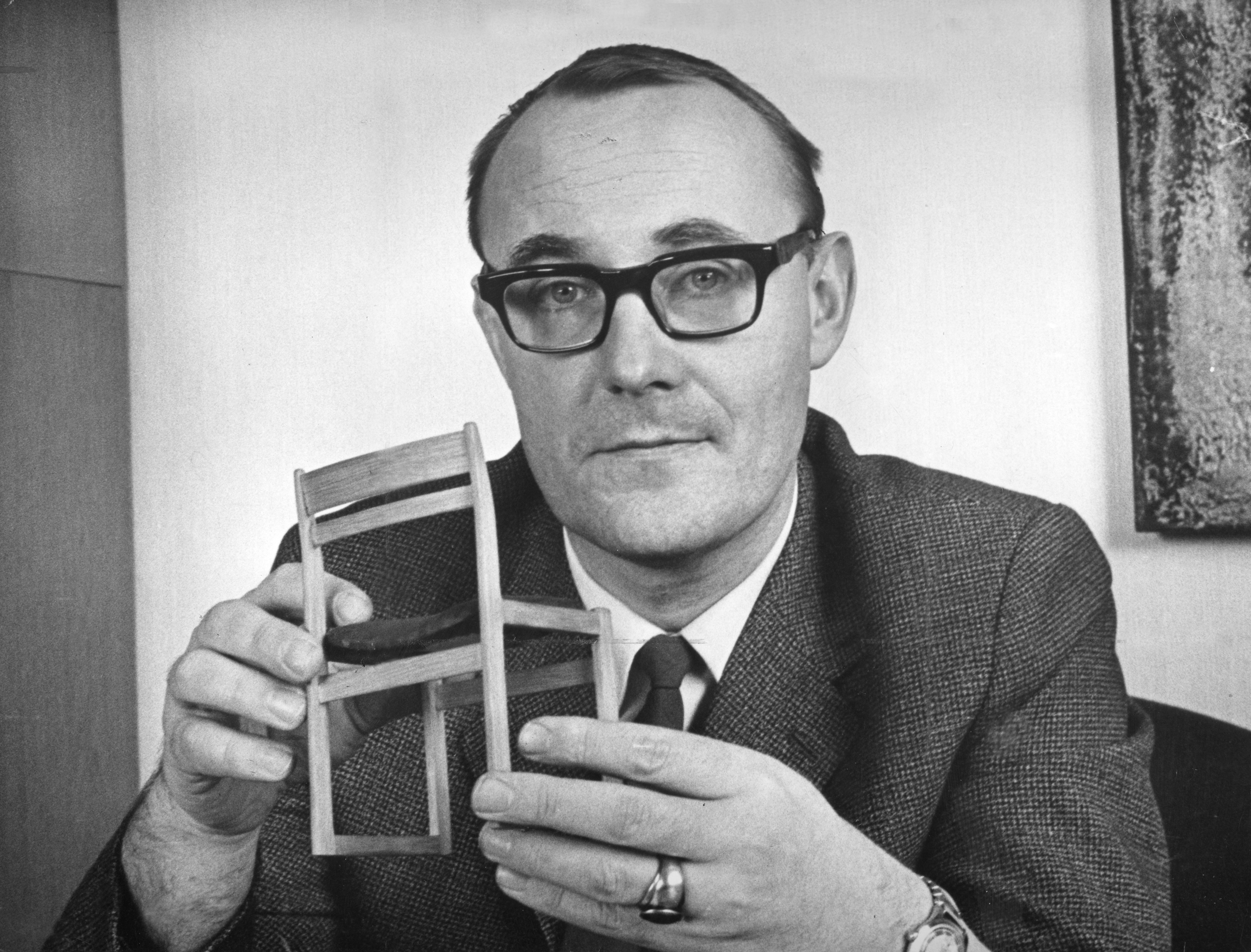 Феодор Ингвар Кампрад родился в Пьеттерюде 30 марта 1926 г. Предки предпринимателя считались немецкими аристократами и, по одной из версий, находились в родстве с рейхспрезидентом Германии Паулем фон Гинденбургом. Но испытывали серьезные финансовые затруднения и осели на юге небогатой Швеции. Чтобы помочь родителям, ставшими фермерами, Ингвар Кампрад начал торговать спичками, семенами и карандашами. Первый контракт о покупке 100 коробков заключил в пять лет. Уже в те годы родственники считали его смелым и склонным к авантюрам мальчиком.