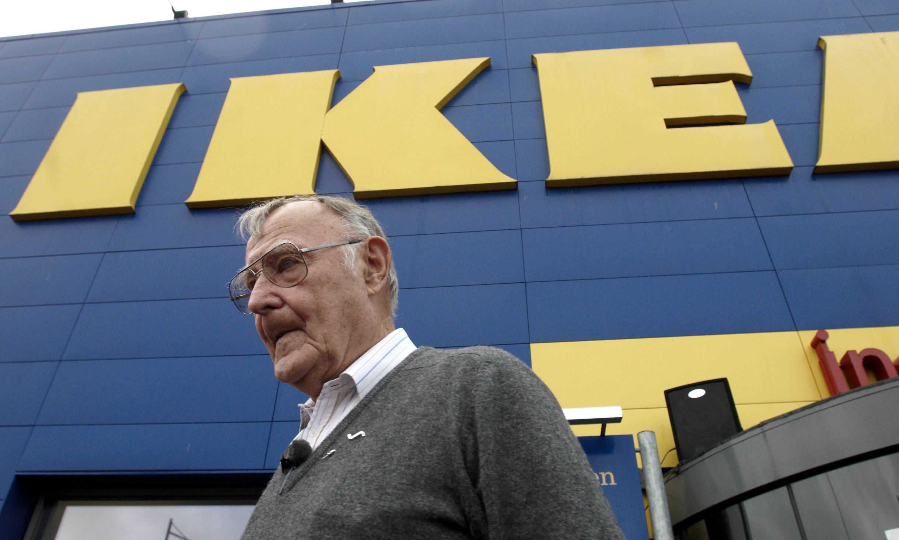 Кампрад считался чрезвычайно закрытым человеком, почти не дававшим интервью. Несмотря на это, бизнесмен оказался в центре нескольких скандалов. В 1994 г. стало известно, что в 16 лет он состоял в профашистском Новошведском движении и тесно общался с местным националистом Пером Энгдалом. Предприниматель раскаивался и называл это «величайшей ошибкой в ​​моей жизни». По словам Кампрада, он попал в сомнительный круг под влиянием отца-немца и бабушки из Судет. «Правда заключается в том, что и впрямь можно утверждать, что я был с нацистами… [Но] я полностью изменил свои взгляды», – признавался затем Кампрад СМИ. В прессе также писали, что предприниматель страдал алкоголизмом. По едким замечаниям The New York Times, он «отказывался от алкоголя три раза в год».