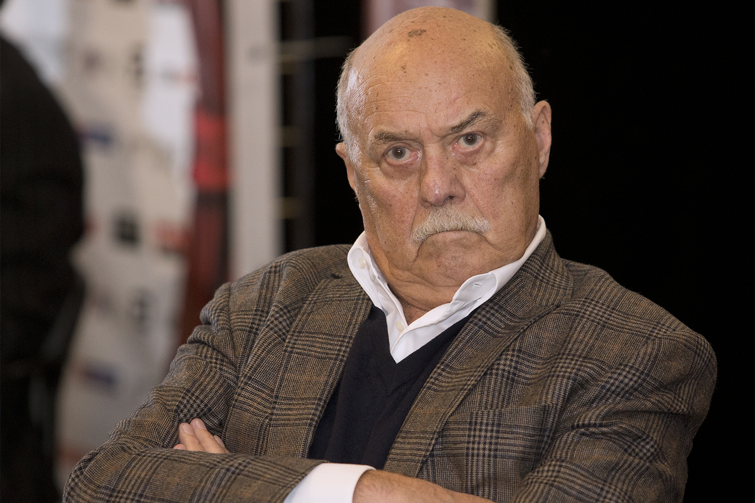 В начале 1990-х Говорухин переключился на документалистику. Его фильм «Так жить нельзя» (1990), рассказывающый об обратной стороне перестройки, стал острым публицистическим высказыванием о кризисе в СССР и получил премию «Ника» в трех номинациях. Съемки проходили в родном городе режиссера – Березниках. Успех подтолкнул Говорухина к съемкам продолжения – он задумал создать кинотрилогию о переломных моментах истории. В 1992 г. он снял фильм «Россия, которую мы потеряли» о правлении Николая II и событиях 1917 г., а в 1994-м – картину «Великая криминальная революция» о последних годах советской власти. Позже кинематографист выпустил книгу с заметками, которые делал во время работы над этой трилогией.