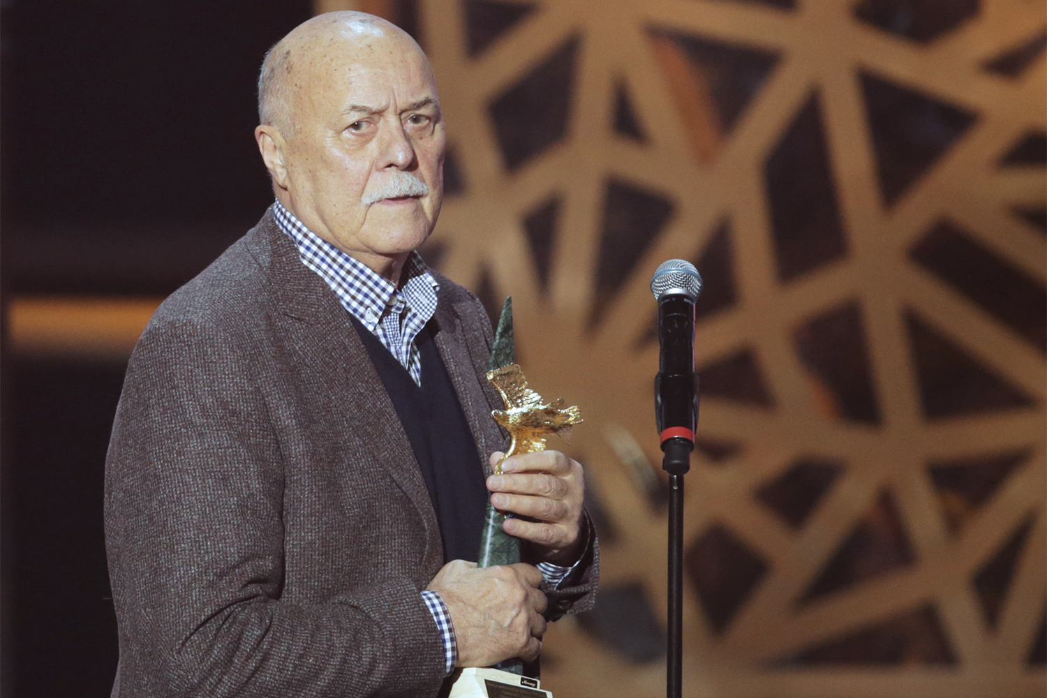 За вклад в искусство Станислав Говорухин был удостоен звания заслуженного деятеля искусств УССР (1986), народного артиста РФ (2006), ордена «За заслуги перед Отечеством» I степени (2016). В мае 2018 г. он в последний раз появился перед публикой – участвовал в заседании комитета Госдумы по культуре. Он умер 14 июня 2018 г. в подмосковном санатории Барвиха после долгой болезни. Уже после смерти режиссера, в 2019 г., на экраны вышла лента «На Париж», снятая по его сценарию. В послужном списке Говорухина – более 55 работ.