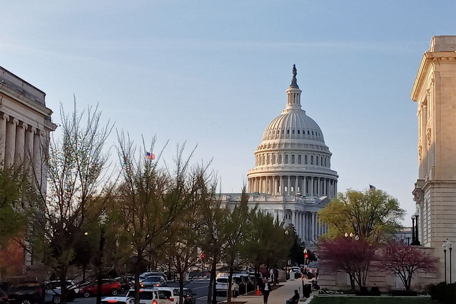 На 27 марта запланированы дальнейшие рабочие контакты депутатов Госдумы. В повестке – встречи с представителями Совета национальной безопасности США и администрации президента.