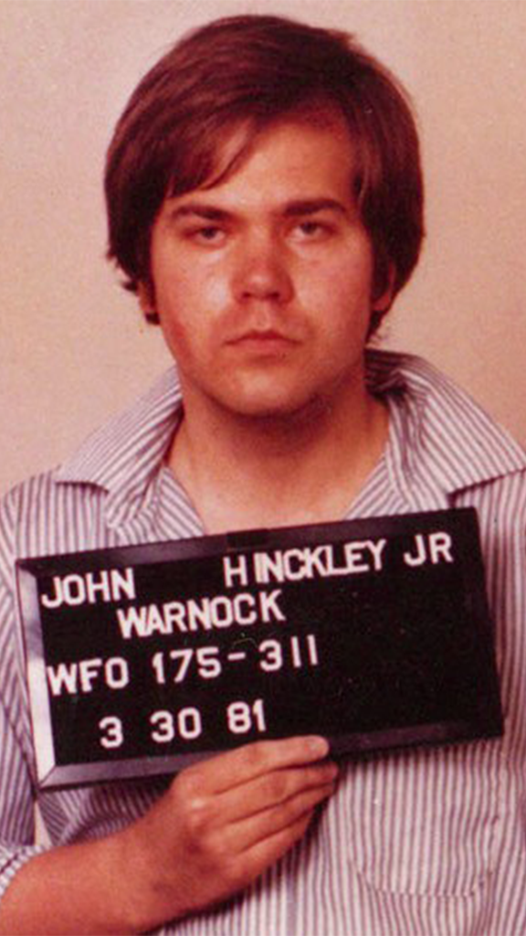 Рейган за несколько секунд до выстрелов.