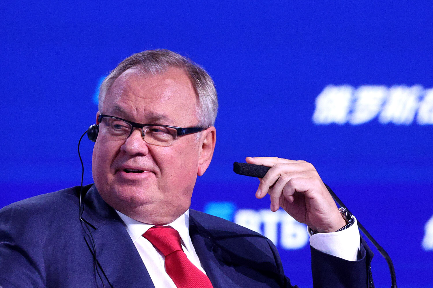 Костин – о ключевой ставке«Я ставку перестал прогнозировать, я перешел на погоду – проще угадать», – заявил глава ВТБ Андрей Костин на съезде РСПП. По его словам, если ключевая ставка упадет до 12% до конца года, то «хорошо будет».