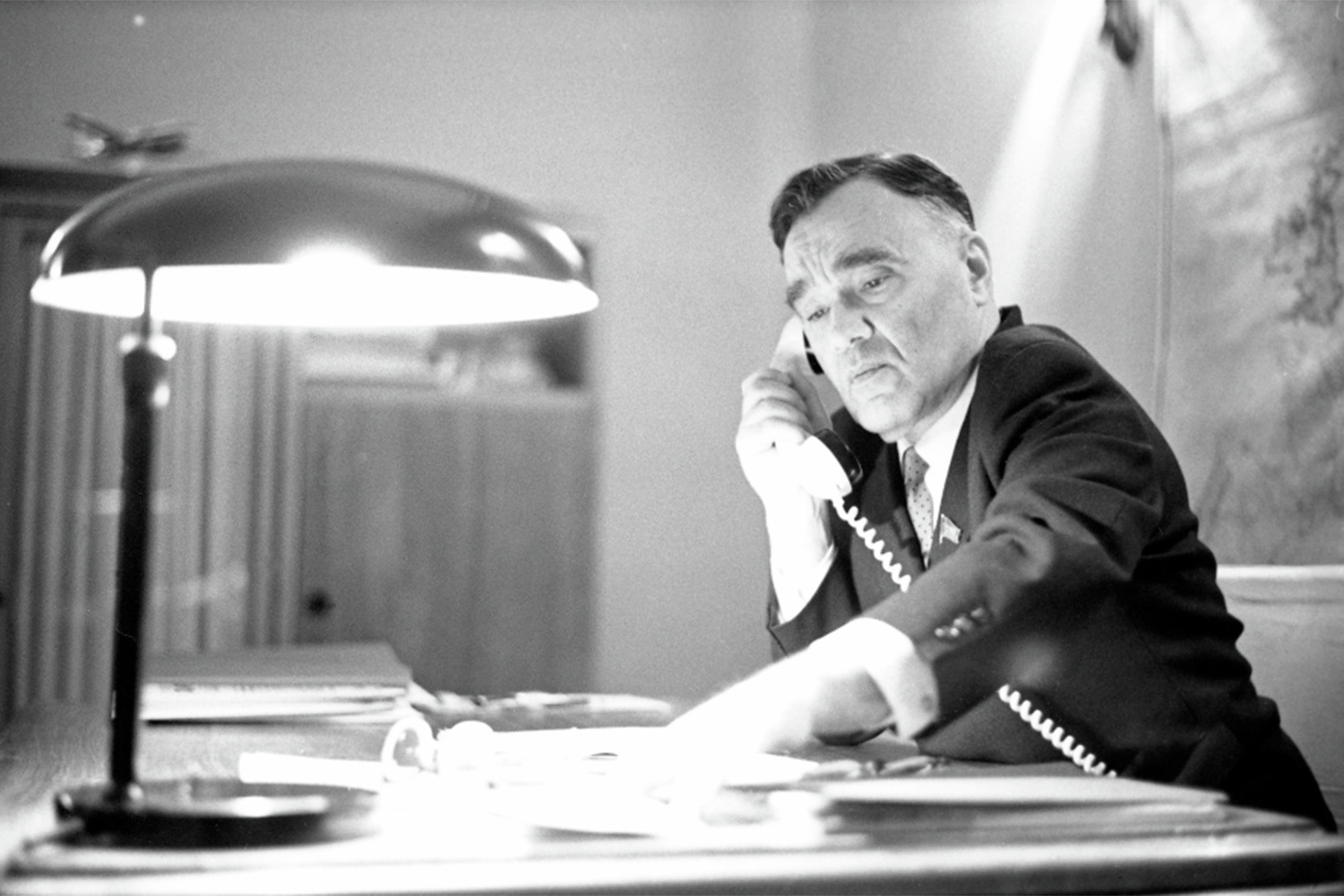 За годы работы Александр Яковлев стал генерал-полковником инженерно-технической службы (1946), дважды Героем Социалистического труда (1940, 1957), восьмикратным обладателем госпремий (1941-1943, 1946-1948, 1971, 1977) и академиком АН СССР (1976). В общей сложности под его руководством создали 75 типов и модификаций и 66 000 экземпляров самолетов. «Когда я построил планер, мною овладело неодолимое стремление сконструировать самолет. Потом захотелось сделать другой, получше, потом третий… Строишь машину и думаешь: “Только бы она полетела, больше мне в жизни ничего не нужно!” Но вот машина закончена и начинает летать, рождается новое желание − сделать другой самолет, чтобы он летал еще быстрее, еще лучше», – писал Яковлев. В 1984 г. он вышел на пенсию в возрасте 78 лет. Конструктор Александр Яковлев скончался 22 августа 1989 г. В его честь названы улица в Москве и КБ.