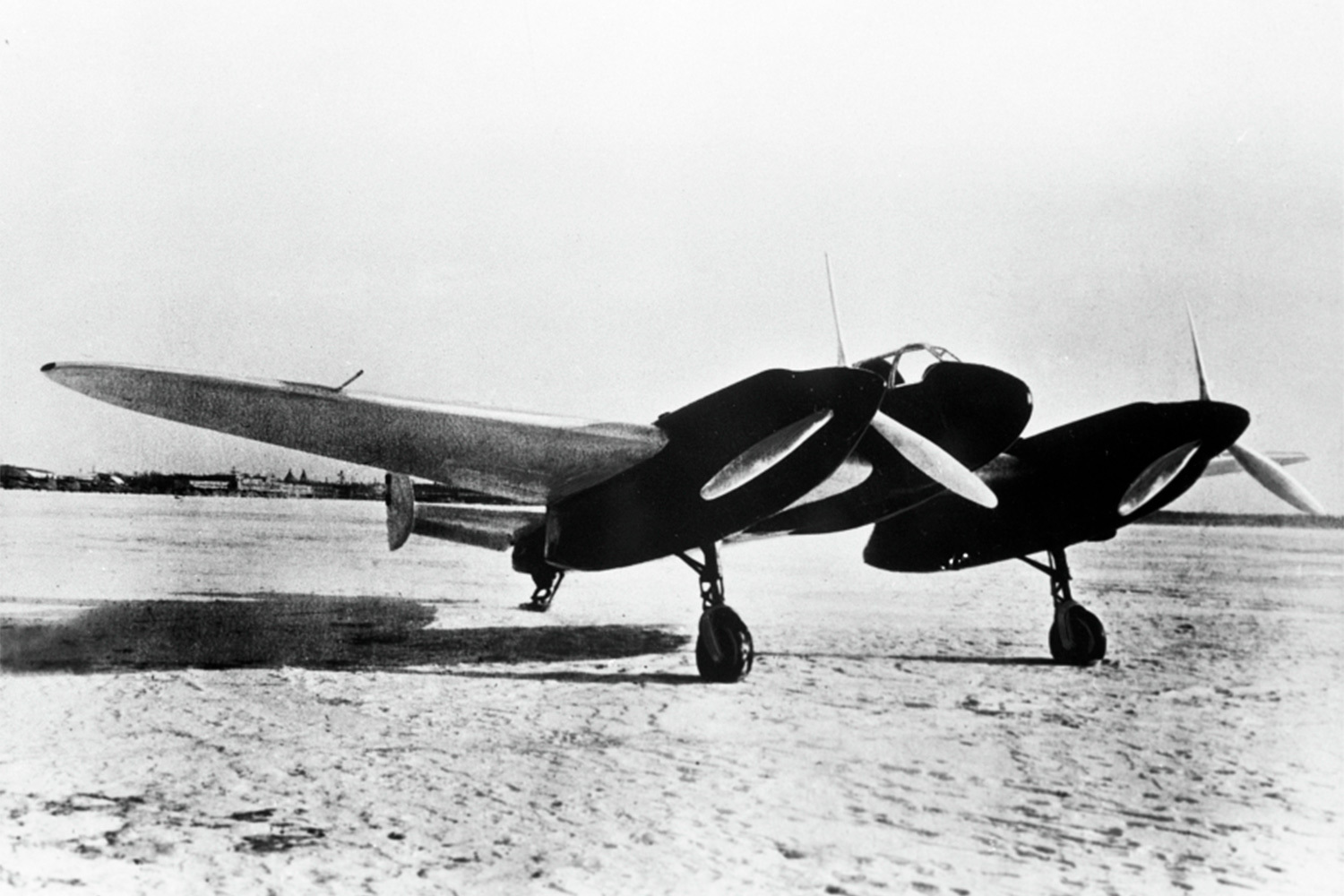 В предвоенные годы конструктор многократно консультировал руководителя СССР Иосифа Сталина по вопросам авиации (взаимоотношениям с вождем посвящена существенная часть книги «Цель жизни»). Накануне и непосредственно в годы Великой Отечественной войны под его руководством разработали поршневые истребители Як-1 (1940), Як-7 (1941), Як-9 (1942) и Як-3 (1943), тренировочные самолеты Як-11 (1945) и Як-18 (1946), а также первый советский реактивный истребитель Як-15 (1946). Ради сохранности ОКБ Яковлева эвакуировали в Новосибирск, на завод №153. На фронте истребители Як-1, Як-7, Як-9 считались самыми массовыми (в армию поступили свыше 36 000 самолетов) и основными противниками «Мессершмиттов». В частности, на Як-1 летала самая результативная женщина-пилот Лидия Литвяк, а знаменитый французский полк «Нормандия-Неман» обучался на УТ-2 и Як-7В и сражался на Як-1, Як-9Т, Як-9Д и Як-3.&nbsp;