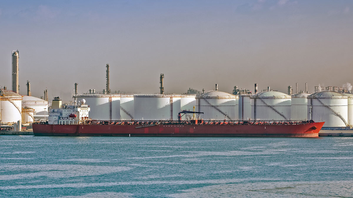 Главный экономический парадокс логистического коллапса в Ормузском проливе в том, что высокие цены на нефть не компенсируют потерь от физической невозможности экспортировать сырье