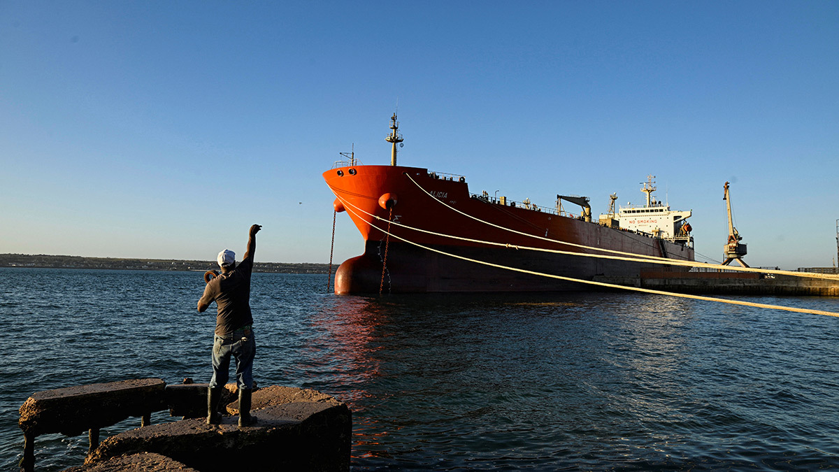 С конца января 2026&nbsp;г. США запретили поставки нефти государственным потребителям Кубы, но сделали для России одно исключение 