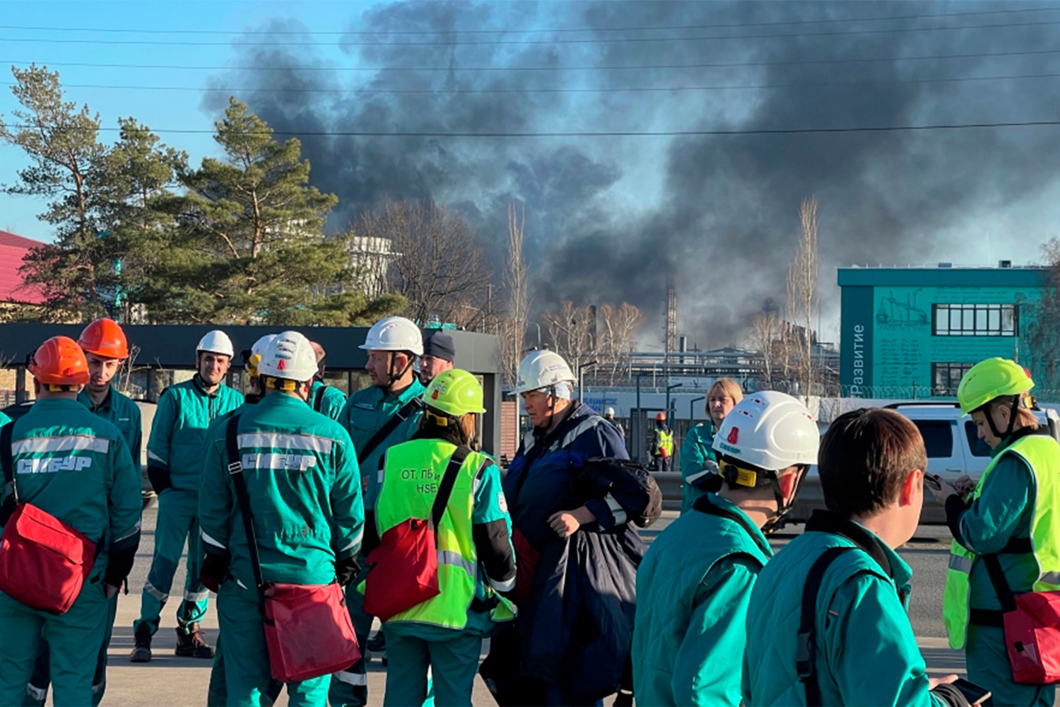 Открытое горение на территории предприятия было ликвидировано 1 апреля, об этом ТАСС сообщила пресс-служба МЧС РФ, после чего начался разбор завалов. По данным компании, на момент завершения тушения на связь не выходили девять человек, включая сотрудников подрядных организаций, в связи с чем были развернуты поисково-спасательные работы. По предварительной информации, причиной происшествия стал сбой в работе оборудования. В дальнейшем произошла разгерметизация на производстве синтетического каучука, что привело к образованию газовой смеси.  