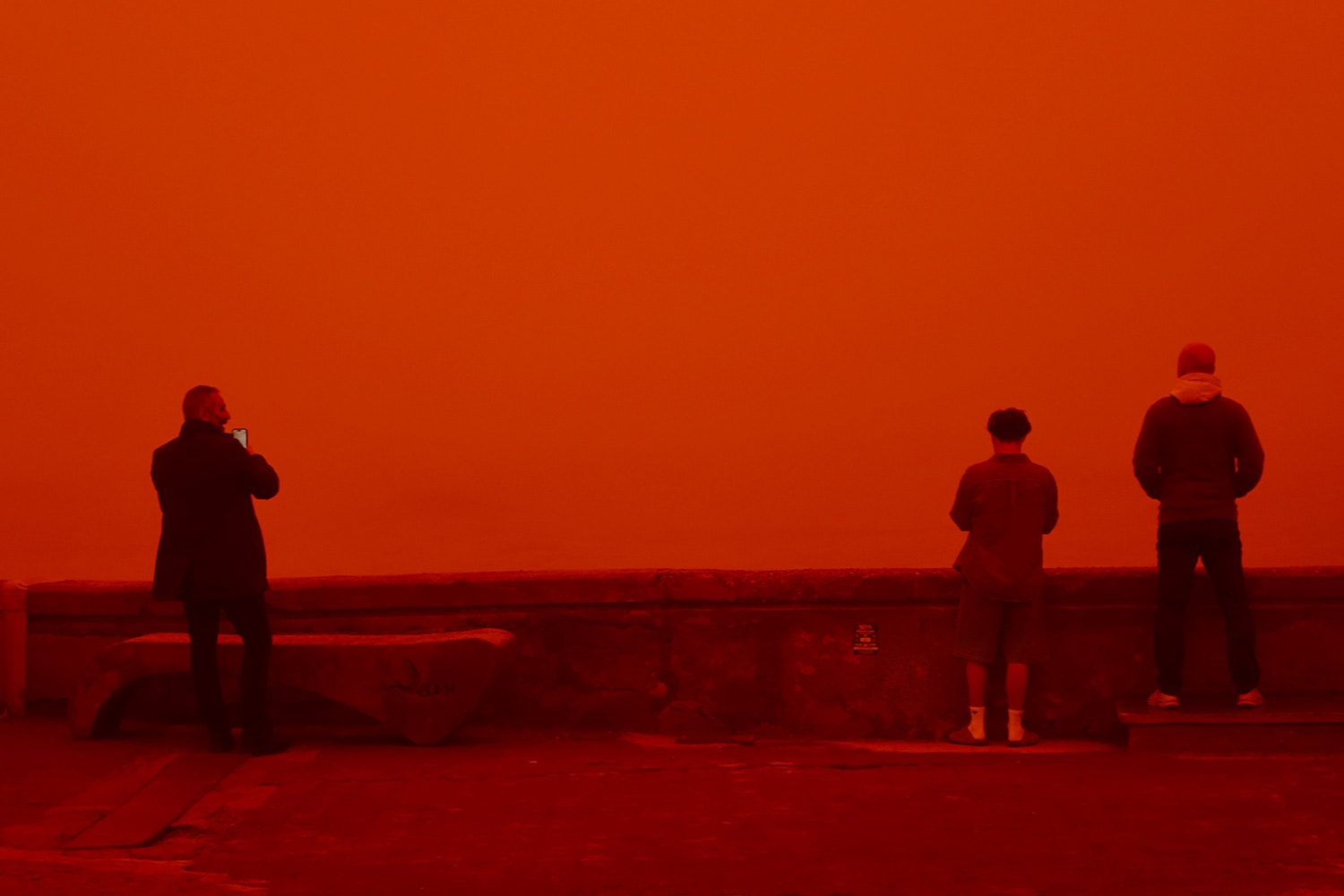 Аналогичное явление наблюдалось на греческом острове в 2018 г. Метеорологи отмечают, что такие события могут учащаться на фоне климатических изменений.