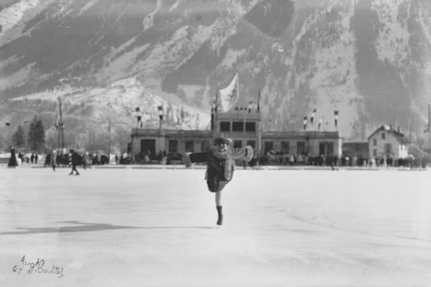Первая зимняя Олимпиада состоялась в 1924 г. в Шамони (Франция). Изначально зимние и летние Игры проходили в один и тот же год, но с 1994-го зимние стали проводить через два года после летних.