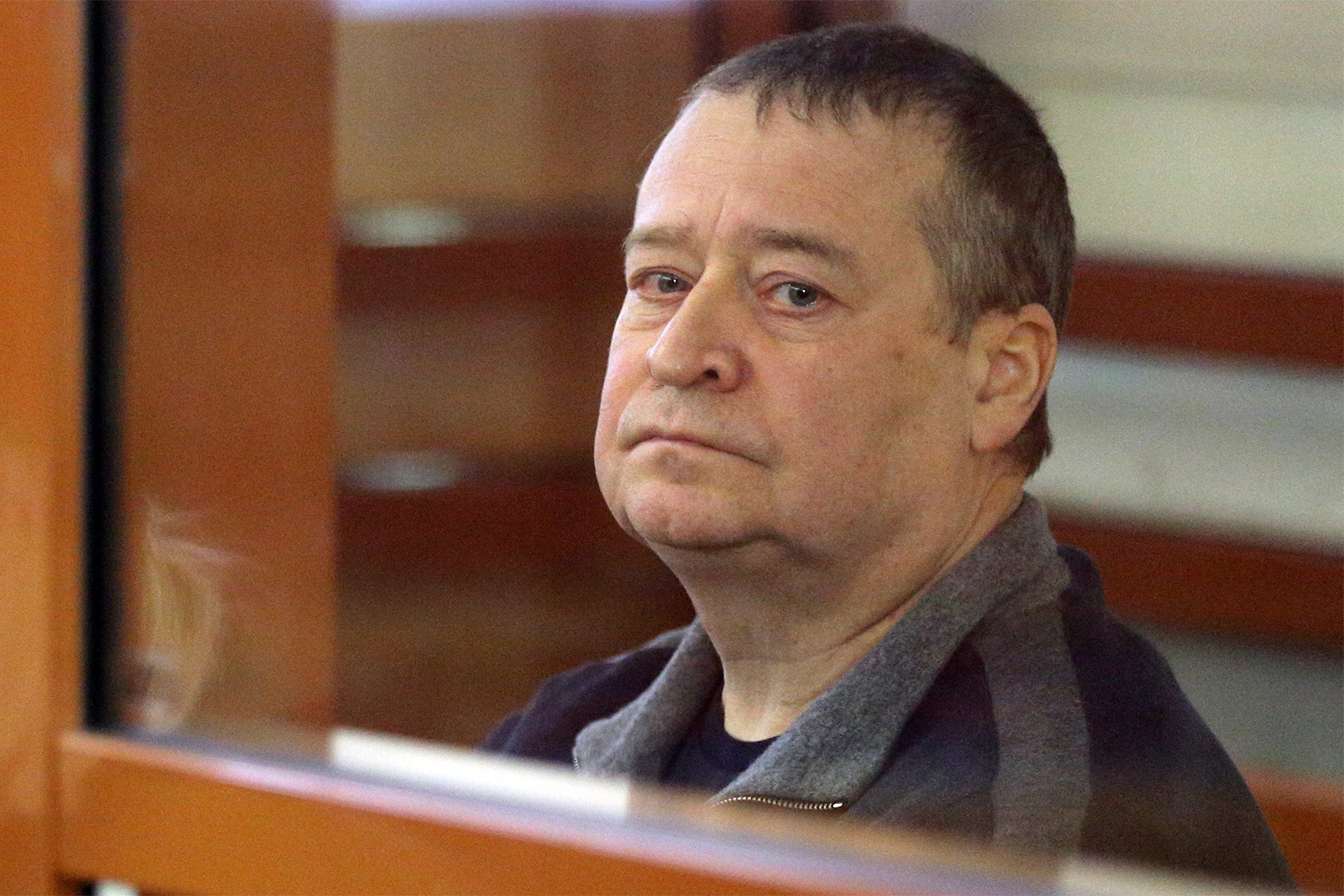 Леонид Маркелов, Марий Эл (2001-2017) – 13 летБыл задержан в апреле 2017 г. по делу о получении взятки от учредителя птицефабрики на сумму более 235 млн руб. за общее покровительство. Позднее он был также обвинен в превышении должностных полномочий и незаконном хранении боеприпасов. В 2021 г. был приговорен к 13 годам колонии строгого режима со штрафом 235 млн руб., свою вину не признал.