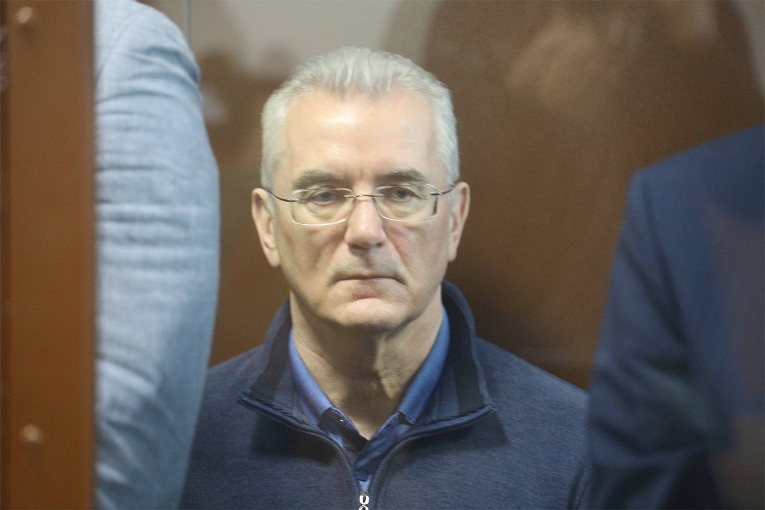 Иван Белозерцев, Пензенская область (2015-2021) – 12 летБыл задержан в марте 2021 г. по делу о получении взяток от экс-сенатора от Пензенской области Бориса Шпигеля и других лиц на сумму более 30 млн руб. за обеспечение госконтрактов с ОАО «Фармация». В январе 2024 г. суд признал Белозерцева виновным в получении взяток и незаконном хранении оружия и приговорил его к 12 годам колонии строгого режима.