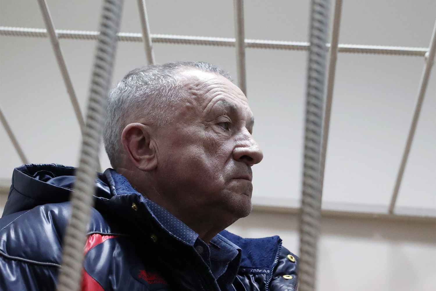 Александр Соловьев, Удмуртия (2014-2017) – 10 летЗадержан в апреле 2017 г. по делу о получении от компаний взяток на сумму более 140 млн руб. за содействие в получении госконтрактов на строительство мостов. В 2020 г. суд приговорил его к 10 годам колонии строгого режима и штрафу 275 млн руб. В марте 2021 г. был освобожден от тюремного наказания из-за болезни, умер в июле 2023 г. в больнице.