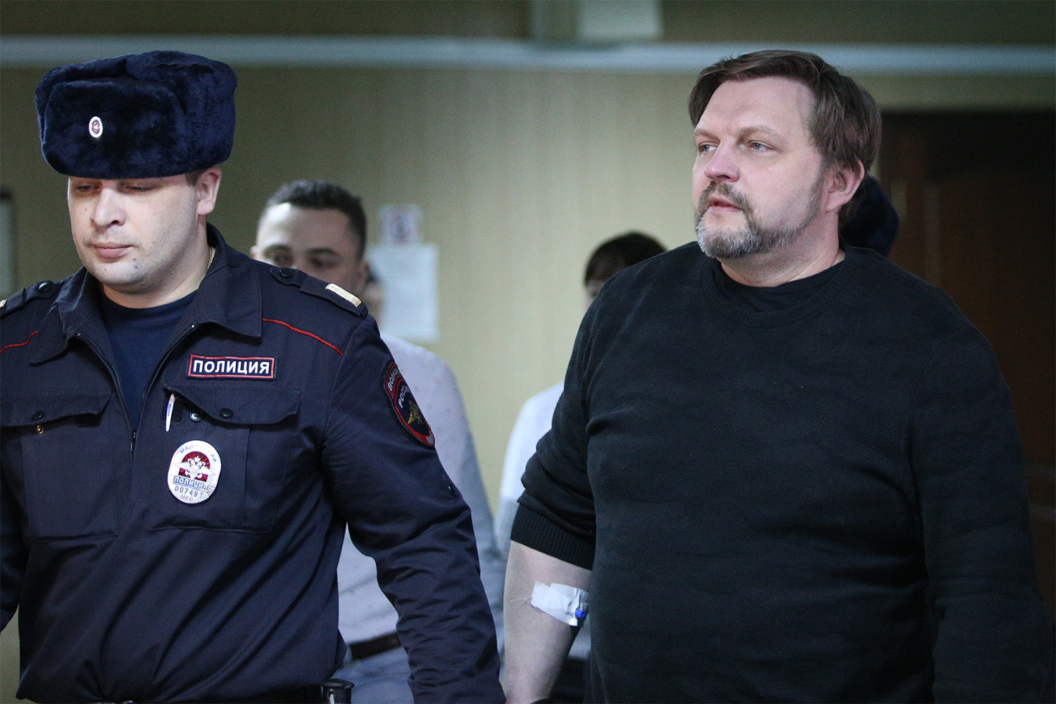 Никита Белых, Кировская область (2009-2016) – 8 летЗадержан в июне 2016 г. с поличным во время получения взятки. По версии следствия, Белых получил взятку в 200 000 евро от предпринимателя Альберта Ларицкого (дал взятку добровольно) и еще 400 000 евро от Юрия Судгаймера (у него деньги вымогались) за покровительство. В 2018 г. был приговорен к восьми годам строгого режима и штрафу в размере 48,2 млн руб. В июне 2024 г. вышел на свободу в связи с истечением срока наказания.