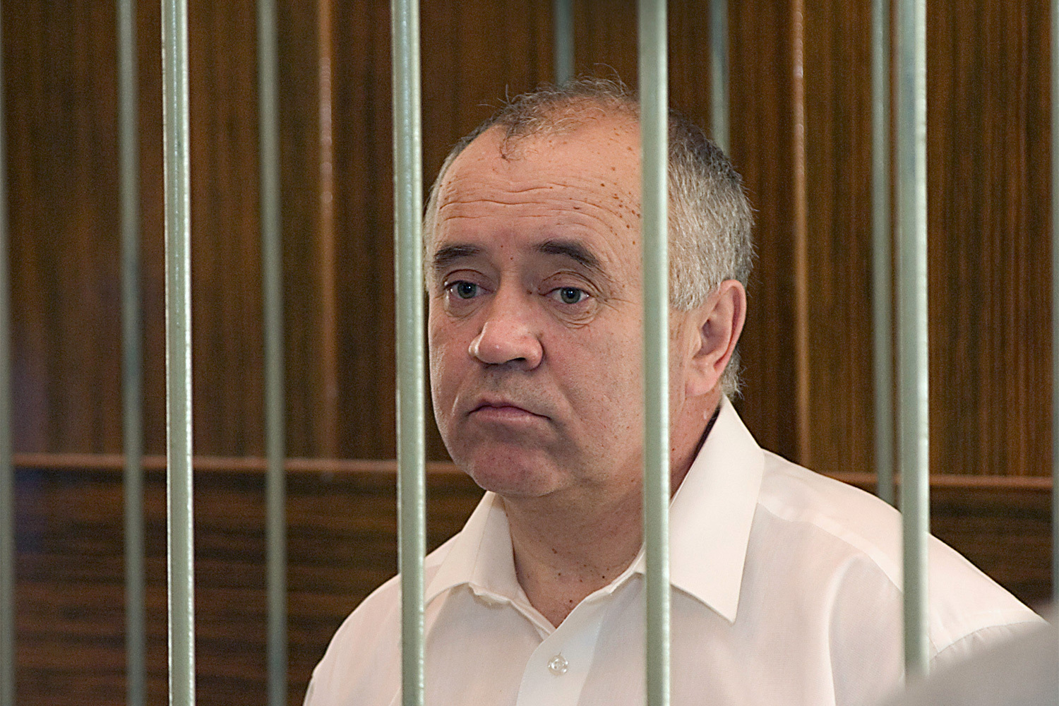 Алексей Баринов, Ненецкий автономный округ (2005-2006) – 3 года условноБыл задержан в мае 2006 г. по делу о превышении служебных полномочий, нецелевом расходовании бюджетных средств и хищении имущества в крупном размере на посту гендиректора ОАО «Архангельскгеолдобыча» и главы округа. В сентябре 2007 г. суд признал его виновным только по одному эпизоду – присвоении квартиры в Архангельске – и приговорил его к трем годам условно.