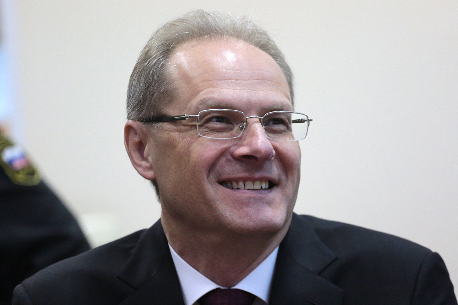 Василий Юрченко, Новосибирская область (2010-2014) – 3 года условноБыл задержан в августе 2014 г. по делу о превышении должностных полномочий при продаже участка земельного участка в Новосибирске, из-за чего владелец участка – компания «Газтранском» – получил ущерб в 135 000 руб. В октябре 2017 г. был приговорен к трем годам условно.