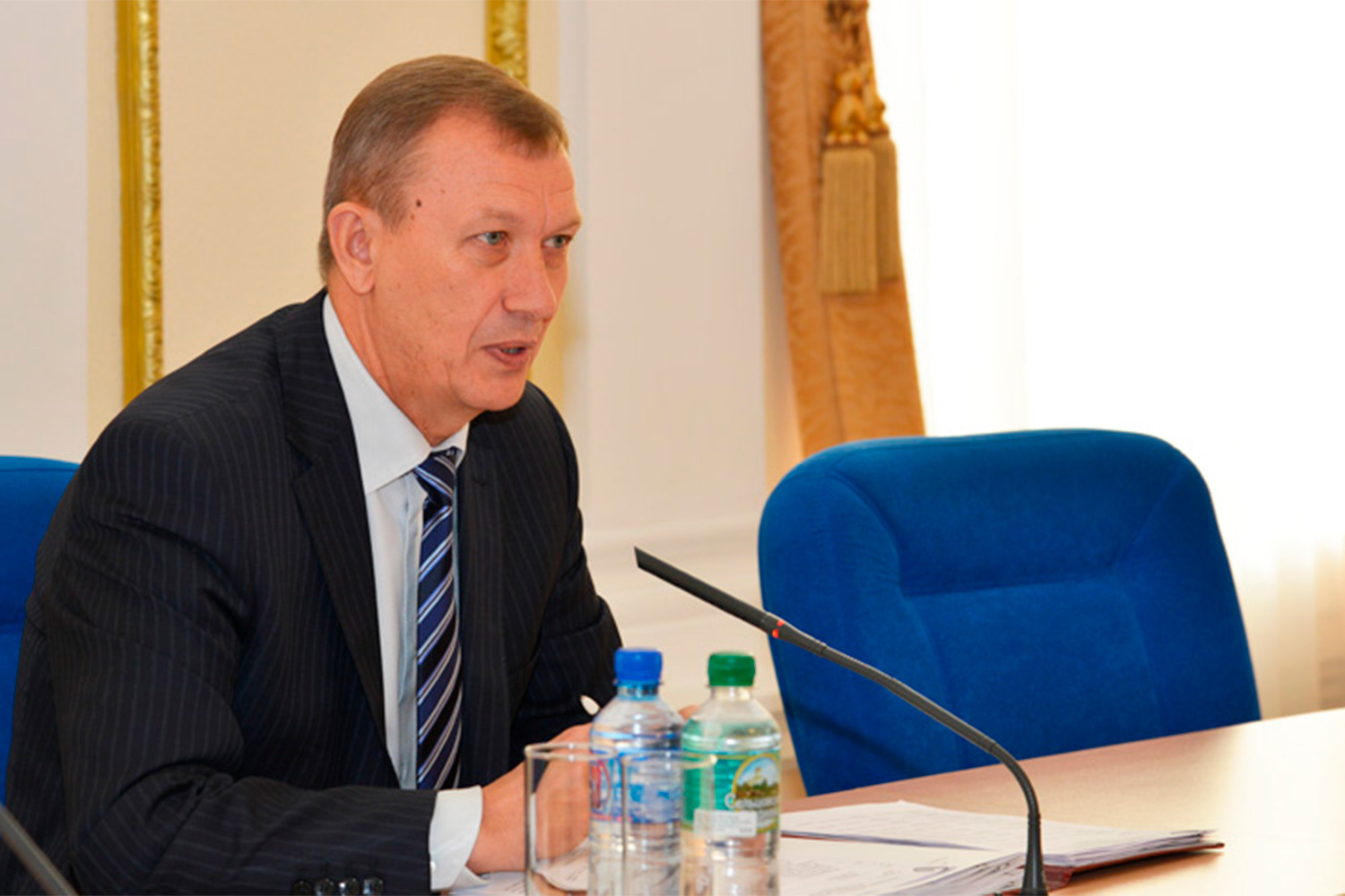 Николай Денин, Брянская область (2004-2014) – 4 годаБыл задержан в мае 2015 г. по делу злоупотреблении должностными полномочиями. По версии следствия, в 2011-2012 гг. выделил из резервного фонда области более 21,8 млн руб. подконтрольной его семье птицефабрике «Снежка» в отсутствие законных оснований. В ноябре того же года был приговорен к четырем годам колонии общего режима, также суд обязал его выплатить гражданский иск о возмещении ущерба. В апреле 2018 г. вышел на свободу по УДО.