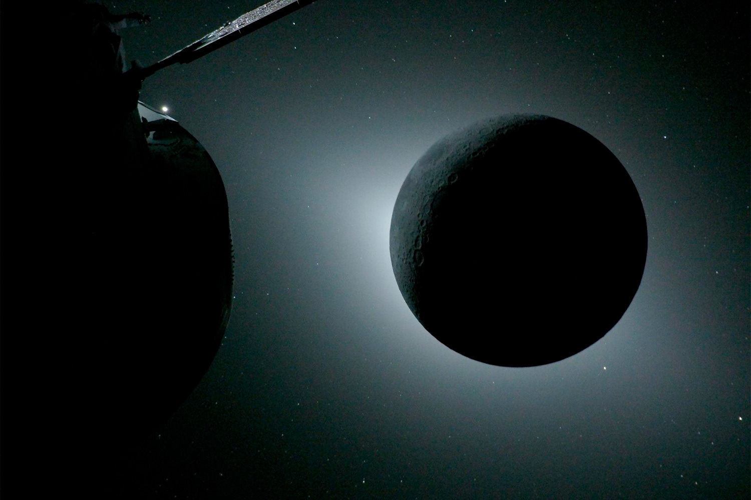 Экипажу посчастливилось наблюдать солнечное затмение с обратной стороны Луны. Фаза полной тени продолжалась около 53 минут. Такая продолжительность позволила команде подробно описать корону Солнца – внешнюю оболочку, видимую по контуру затемненного лунного диска. Корабль прошёл 6500 км над поверхностью спутника, а затем взял курс обратно к Земле по «свободной траектории», которая не требует значительных затрат топлива. Выбранный путь схож с траекторией неудачной миссии «Аполлон-13».