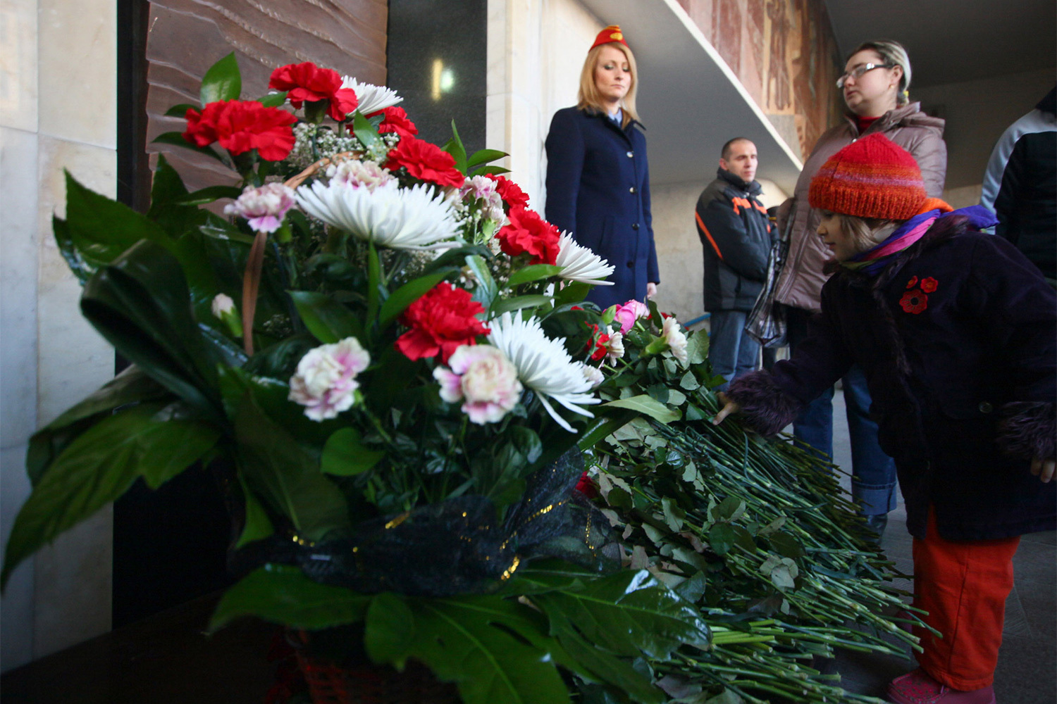 После теракта МВД Белоруссии начало устанавливать металлодетекторы на всех станциях метро. Через год после трагедии у входа на «Октябрьскую» был открыт памятный знак «Река памяти»: на бронзовой стеле высечены дата трагедии и 15 волн, на гребнях которых – фамилии погибших.