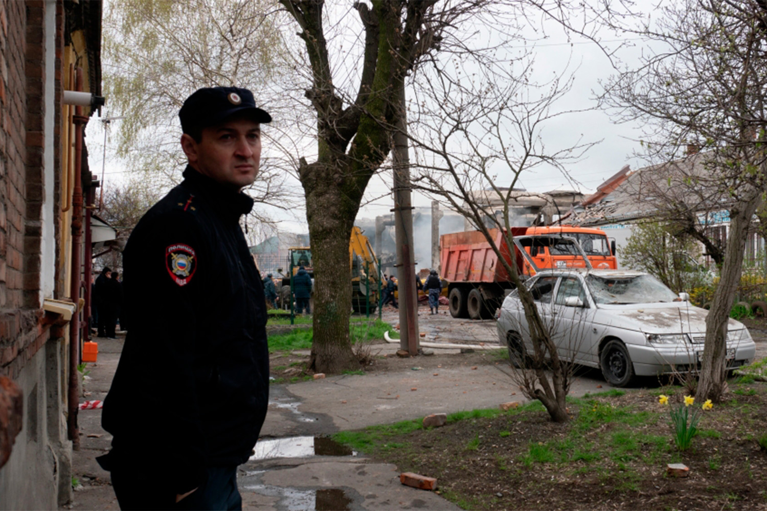 На месте работают следователи и следователи-криминалисты, назначены экспертизы. 