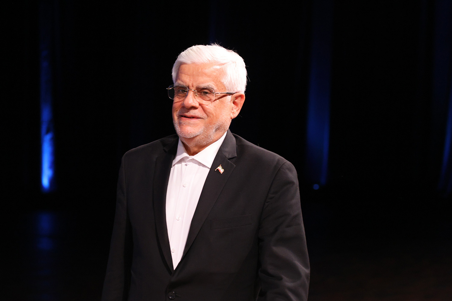 Вице-президент Ирана Мохаммад-Реза Ареф окончил Стэнфорд сразу по двум направлениям: электротехника (1976) и телекоммуникации (1980).