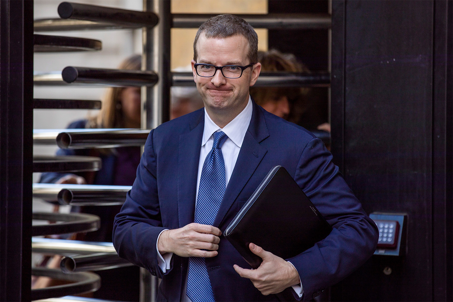 Технический директор Facebook (принадлежит Meta – организация признана экстремистской и запрещена в РФ) Майк Шрепфер получил в Стэнфорде степени бакалавра (1997) и магистра (1999) в области компьютерных наук и информатики.