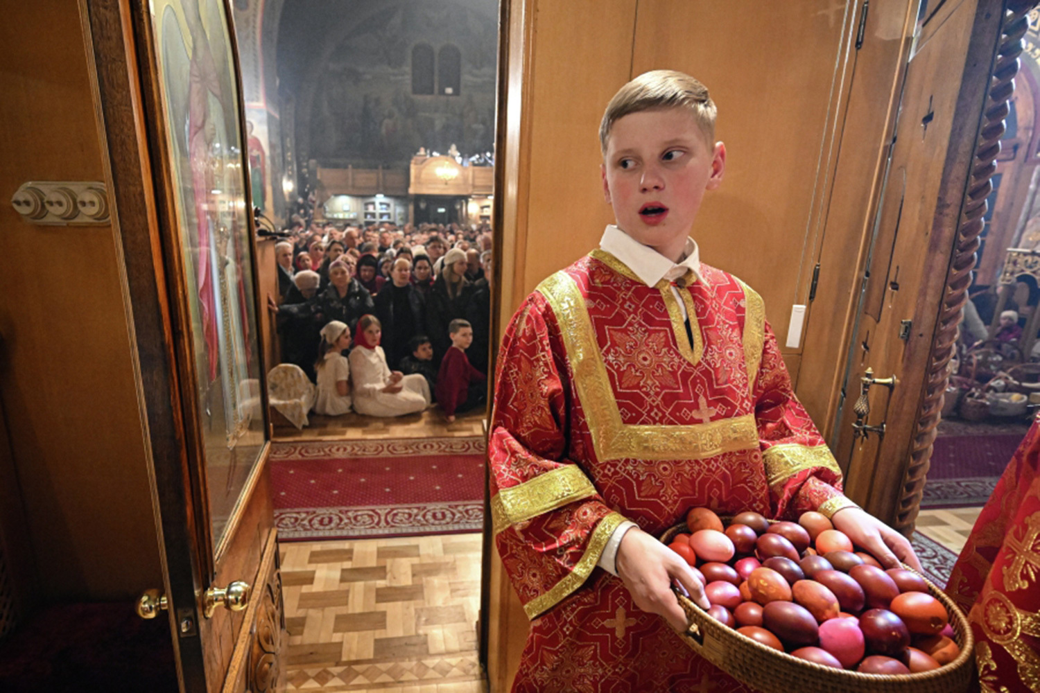 Пасхальное богослужение в храме Трех Святителей в Симферополе.