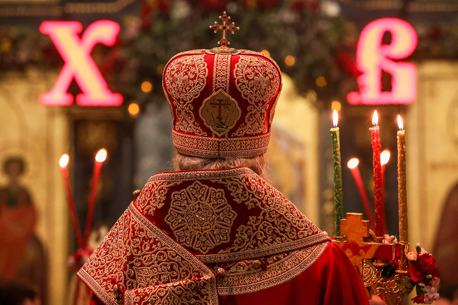 Митрополит Екатеринбургский и Верхотурский Евгений во время пасхальной службы в Свято-Троицком кафедральном соборе.