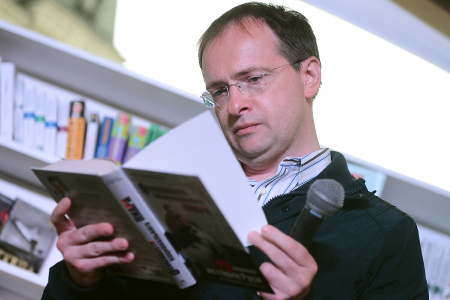 По мотивам романа Владимира Мединского сняли художественный фильм Дмитрия Месхиева о Смутном времени «Стена» (2016). Помощник президента России и экс-министр культуры страны также выступил автором идеи кинокартин Константина Хабенского «Собибор» (2018) и Кима Дружинина «Танки» (2018) и еще нескольких документальных проектов.