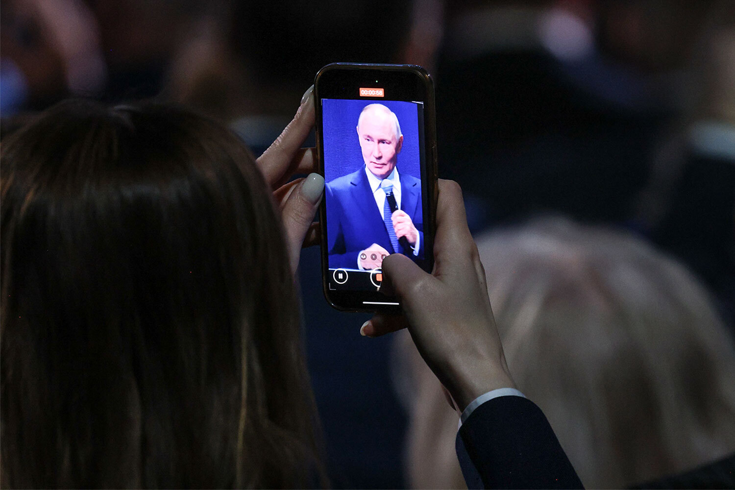 Премия «Служение» проводится по поручению президента России и присуждается представителям муниципального сообщества за вклад в развитие территорий и повышение качества жизни граждан. 