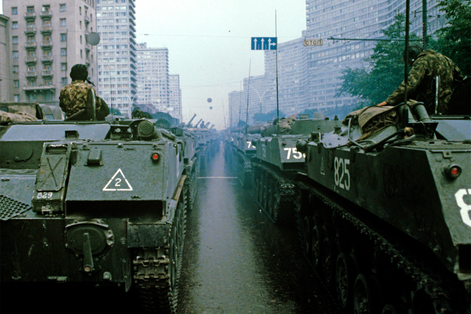 Однако планам по созданию нового Союза сбыться было не суждено: 19 августа группа советских чиновников под руководством вице-президента СССР Геннадия Янаева и главы КГБ Владимира Крючкова сформировала Государственный комитет по чрезвычайному положению (ГКЧП), который вошел в историю как «августовский путч».