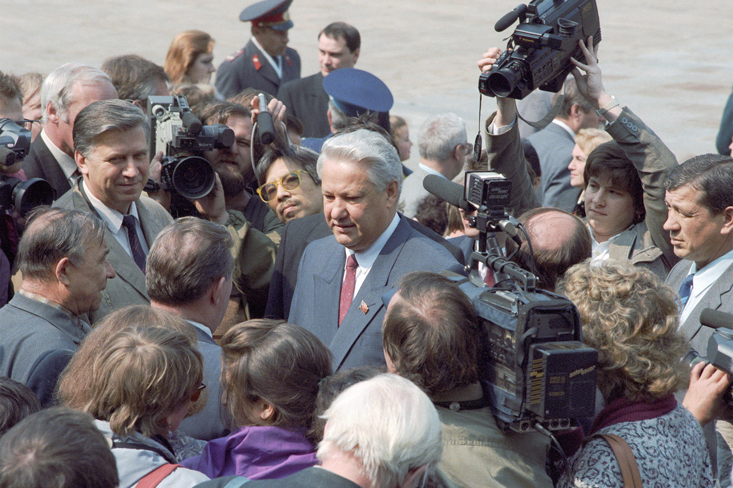 В ходе последующих заседаний название трансформировалось в «Союз Суверенных Государств». 23 июля проект нового договора был парафирован всеми участниками Новоогаревского процесса, за исключением Ельцина. 15 августа его опубликовали.