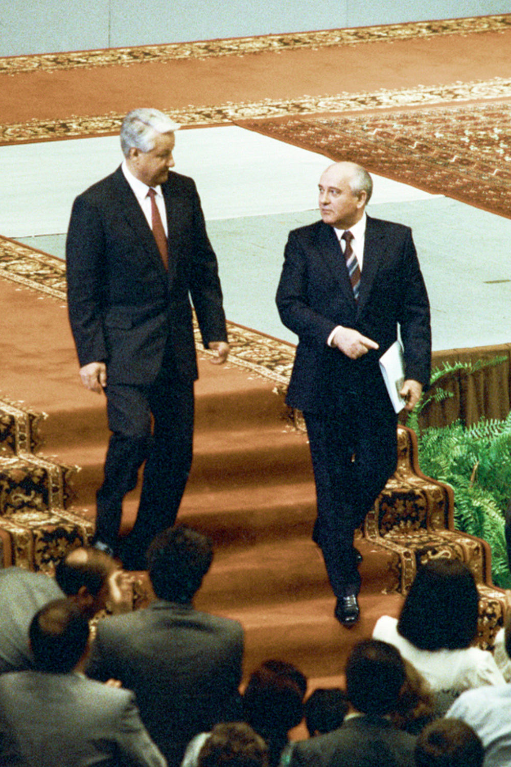 Самым спорным оказался вопрос налогообложения: Горбачев предлагал «трехканальную» систему сборов (через союзные, республиканские и местные органы), тогда как Ельцин с Кравчуком настаивали на «одноканальной», которая предполагала отчисление в союзный бюджет фиксированных взносов.&nbsp;