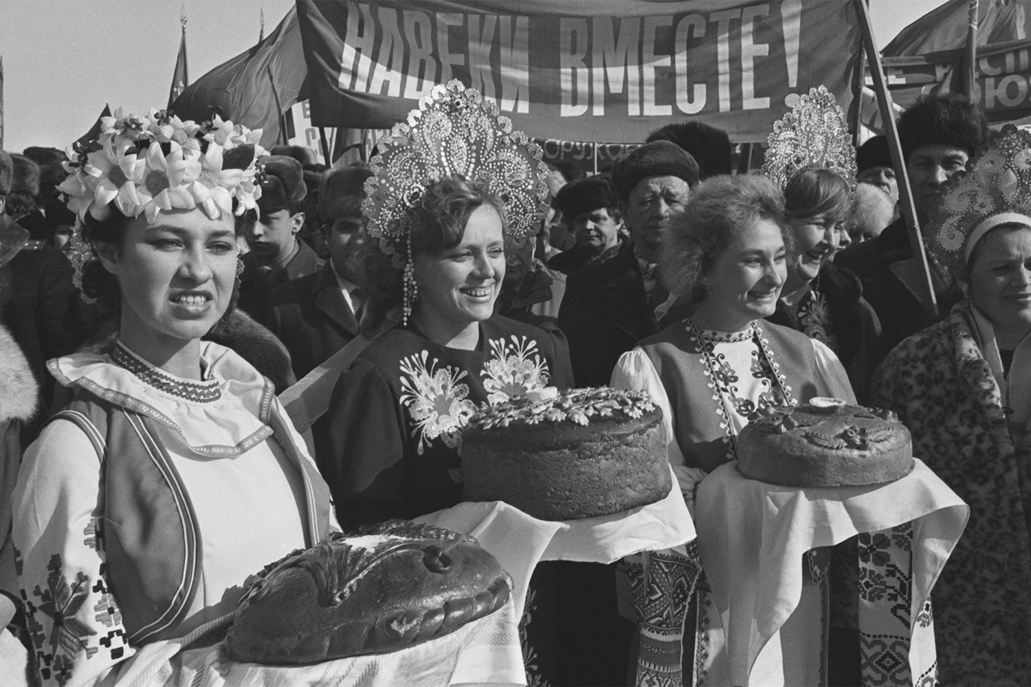 Из проекта нового договора следовало, что его подписанты «обладают всей полнотой политической власти, самостоятельно определяют свое национально-государственное и административно-территориальное устройство, систему органов власти и управления». Фактически речь шла о создании конфедерации.