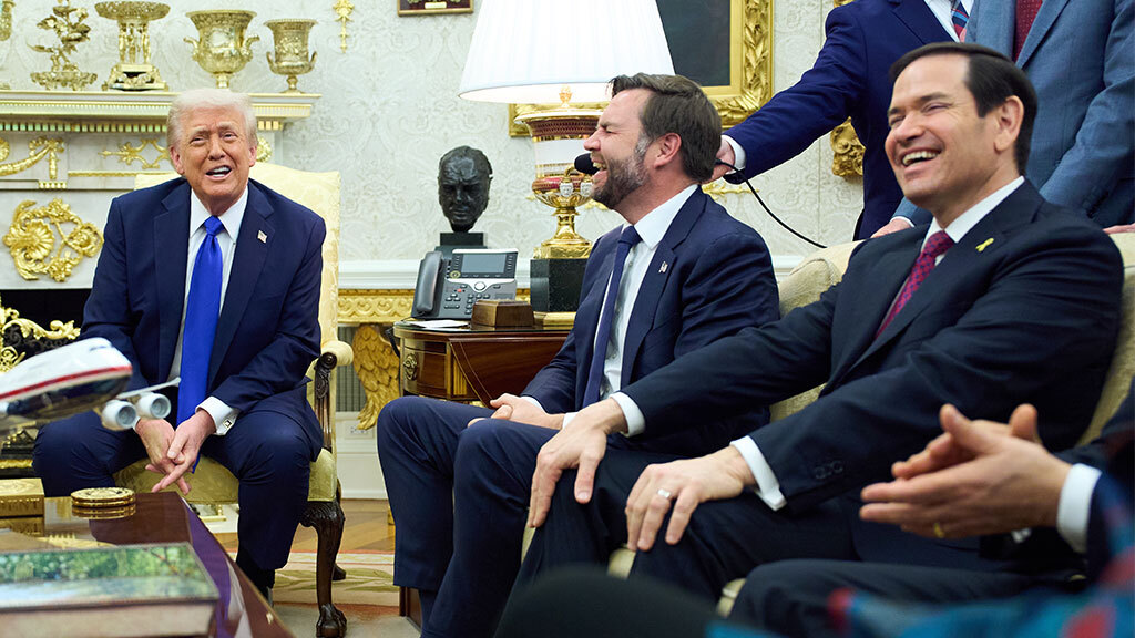 Дональд Трамп неоднократно был замечен в попытках продвинуть свои личные и интересы своих сторонников / Автор /Ведомости