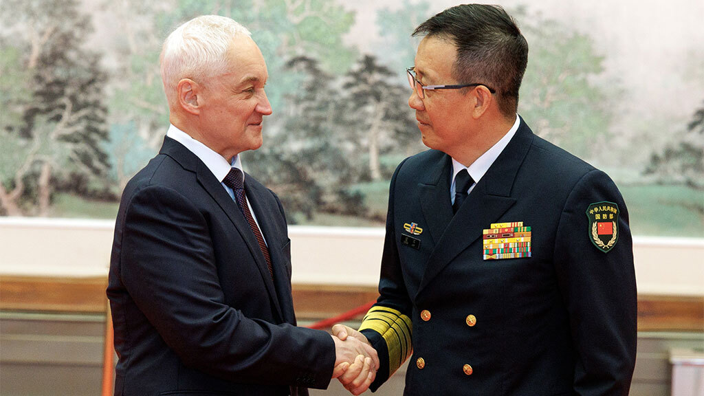 Министры обороны КНР Дун Цзюнь и России Андрей Белоусов проконсультируются о параметрах будущего взаимодействия стран и, вероятно, затронут тему Ирана / Автор / Ведомости