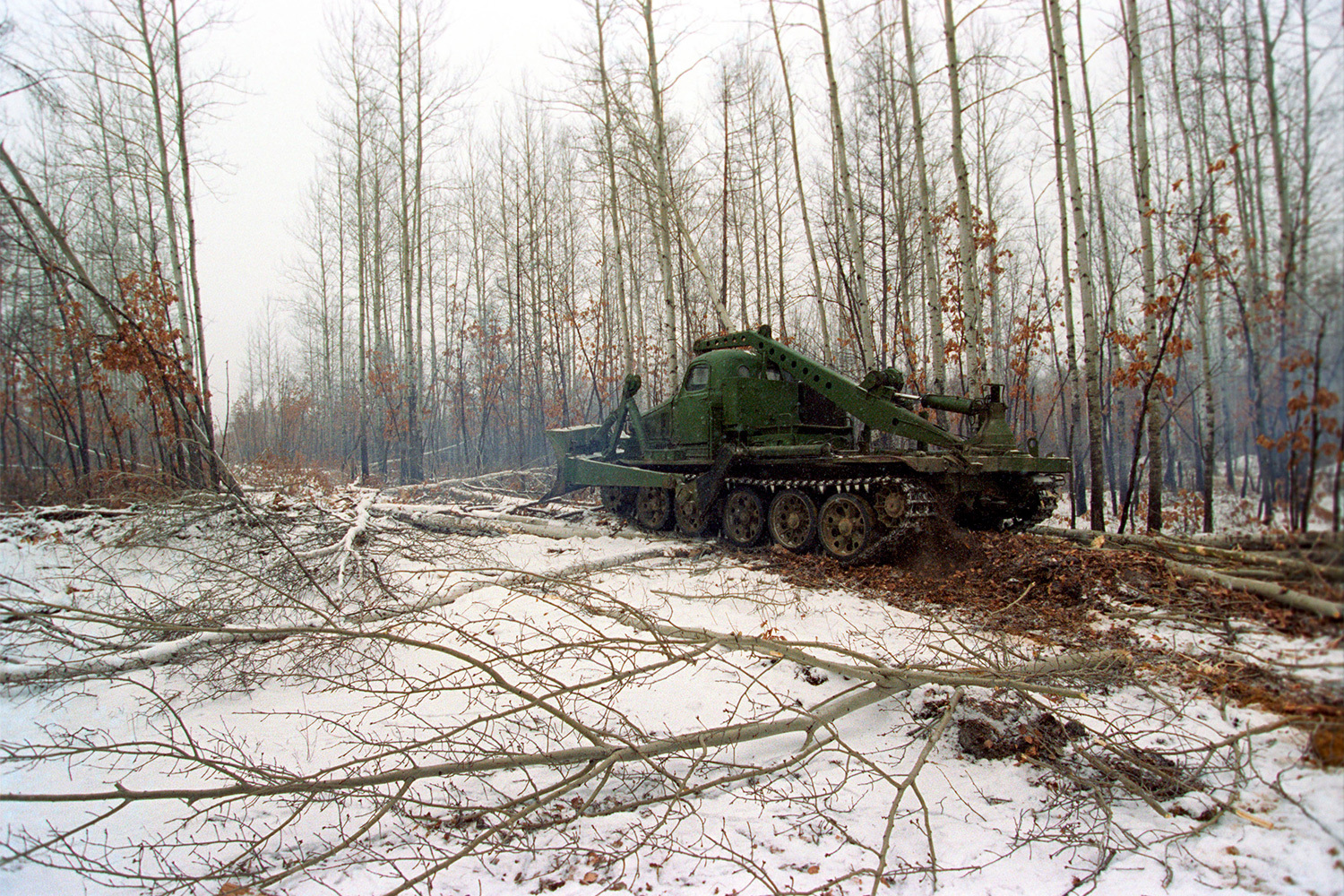 Подготовка началась уже в 1992 г. Проведенный анализ показал, что пригодными являются только южные районы Дальнего Востока и острова Сахалин. В 1996 г. в поселке Углегорск Амурской области был образован 2-й Государственный испытательный космодром Минобороны. Это позиционный район бывшей 27-й ракетной Краснознаменной дивизии, на базе которой фактически и появилась площадка.